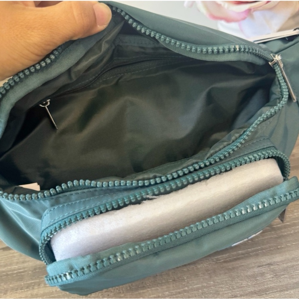 ❤️ALO Fanny pack set of TWO black and ivy green❤️ - Picture 10 of 12